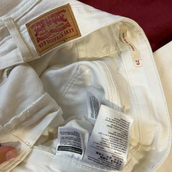 *SOLD* Levi Women’s White High Rise Skinny Jeans Size 29 - Picture 6 of 6
